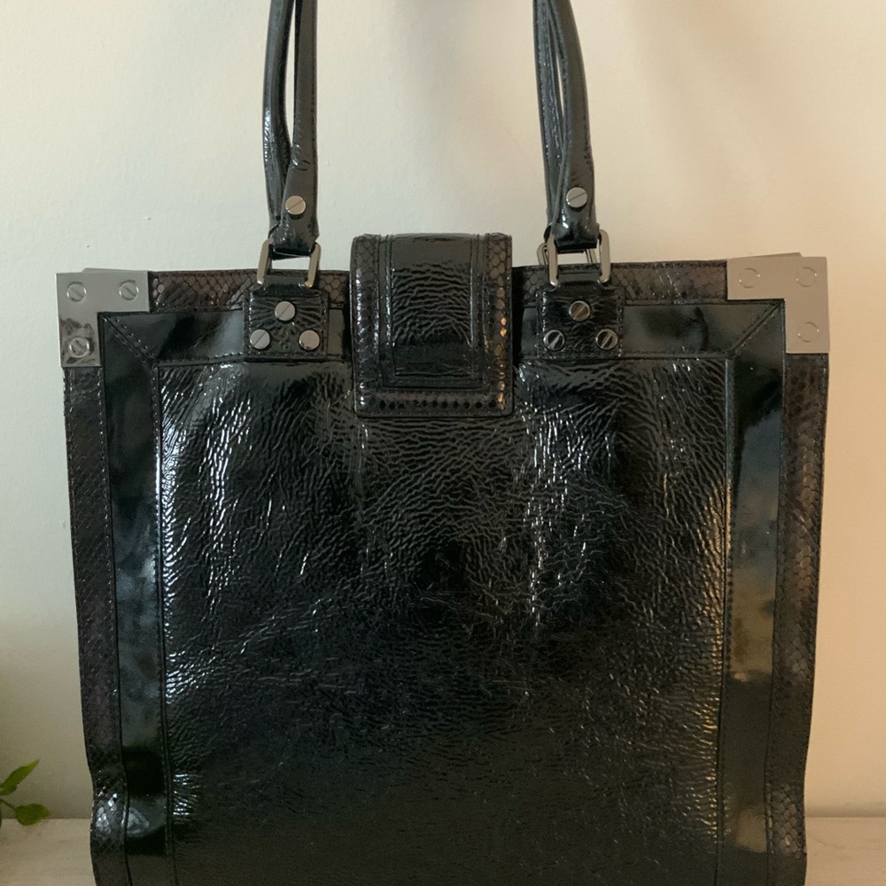 TORY BURCH VINTAGE LARGE PATENT TOTE - Picture 7 of 10